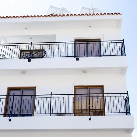Spacious 2 Bedroom Near Mall -internet 1gbps * Paphos
