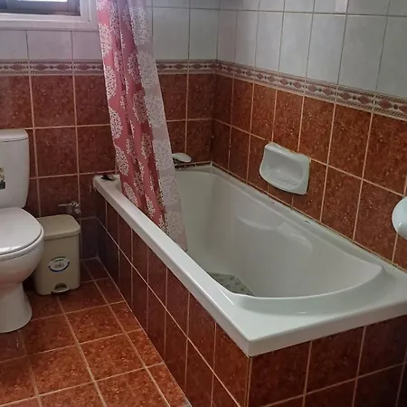 Spacious 2 Bedroom Near Mall -internet 1gbps Appartement *