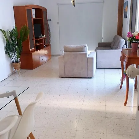 Spacious 2 Bedroom Near Mall -internet 1gbps Appartement