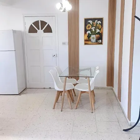 Spacious 2 Bedroom Near Mall -internet 1gbps Paphos
