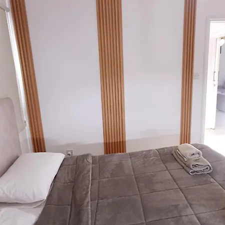 Spacious 2 Bedroom Near Mall -internet 1gbps Appartement *