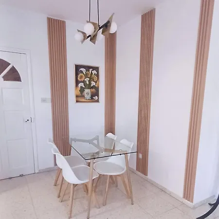 Appartement Spacious 2 Bedroom Near Mall -internet 1gbps *